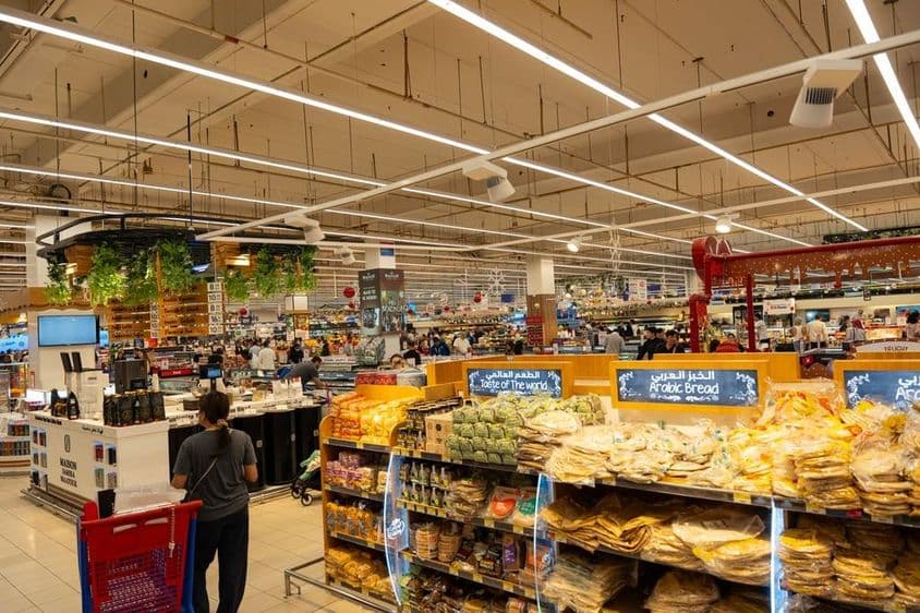 Supermarket Carrefour v nákupnom centre Dubai Mall of Emirates