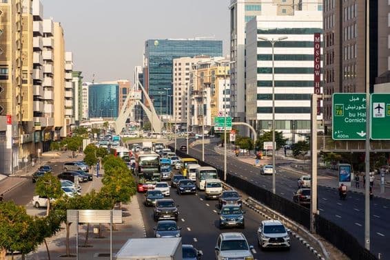 Každodenné dopravné zápchy v meste Dubaj.