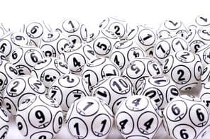 Loptovky na lotériu v kope.