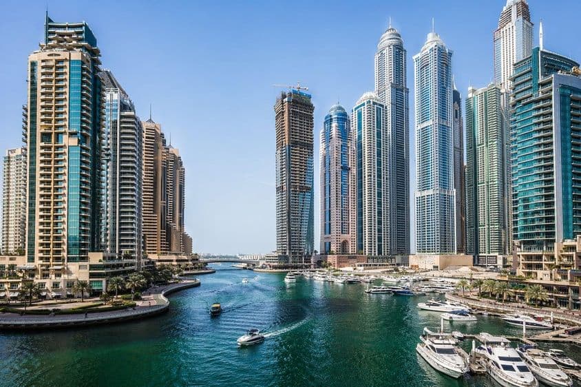 Panoramatický pohľad na Dubai Marinu