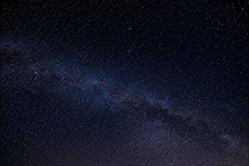 Hviezdna nočná obloha