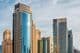 Rezidenčné budovy a hotely v mrakodrapoch okolo Dubaj Marina.
