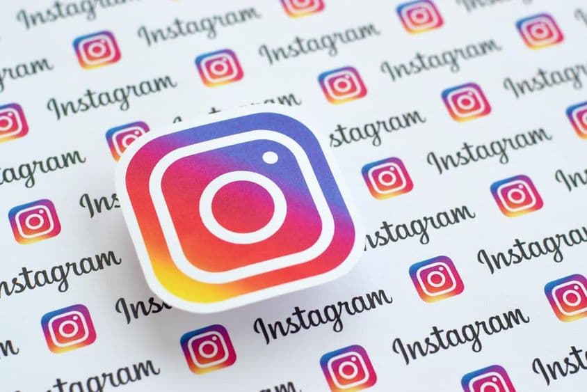 Instagram logo vytlačené na papieri