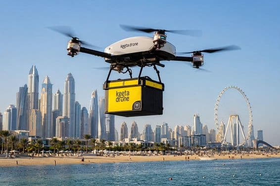 Doručovanie dronmi na pláži v Dubaji