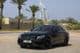 Mercedes Benz C300 zaparkovaný vonku v meste Dubaj.