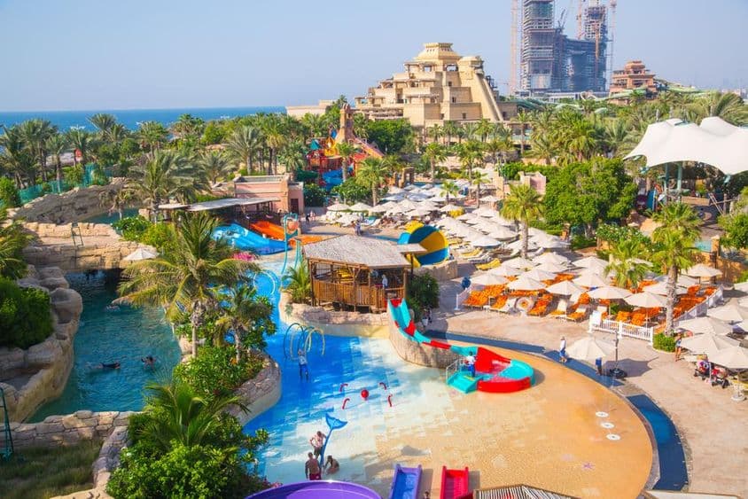 Pohľad na aquapark Aquaventure a vežu Neptún