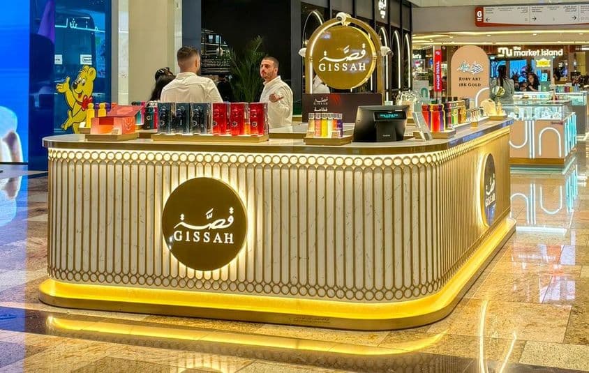 Dubaj, predajný kiosk Gissah Parfumes, značky luxusných vôní.